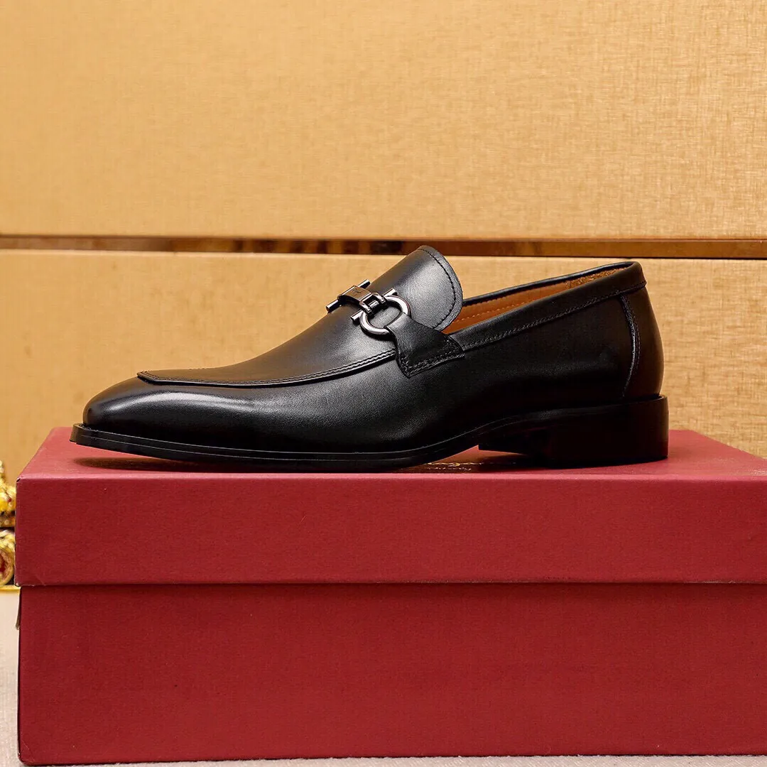 Men's shoes 💰460 💐 Product trademark: Ferragamo "Ferragamo" casual leather shoes Regular size: 38-44 (custom-made at 45.46.47🉑️) Product materials: Selected imported first-layer calfskin upper + original hardware buckle, imported water-dyed cow leather lining. Strong three-dimensional visual effect, combined outsole Color: 2⃣️colors available